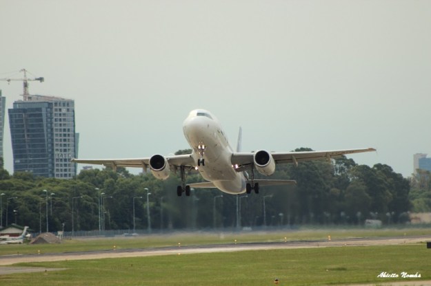 A320 LV-BTM despegando