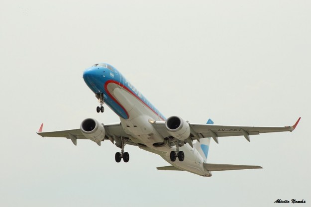 AR E-190 LV-CPJ en el aire