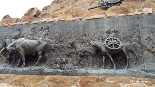 Monumento de costado