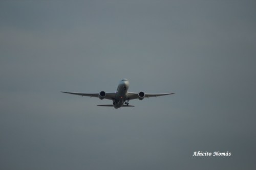 N800AN guardando tren