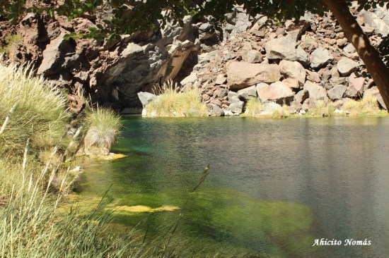 Laguna entre las piedras