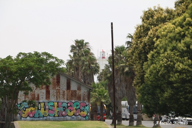 Faro detras del galpon