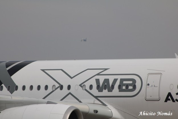 16 - Con LA despegando encima