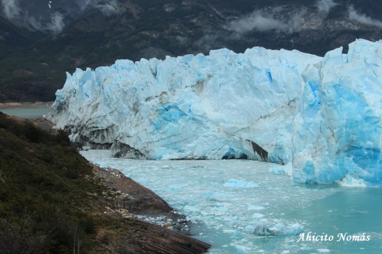 Glaciar sobre la costa