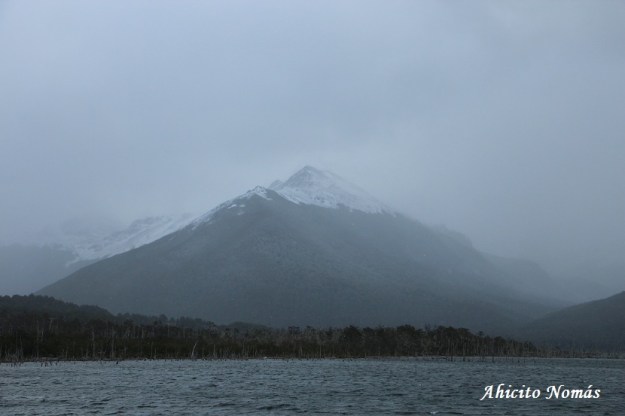 Montaña tras las nubes