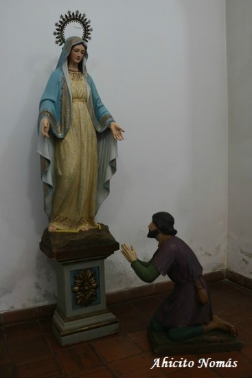 Pidiendo a la virgen