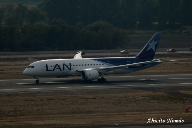 Dreamliner en carrera despegue