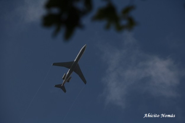 Avion sobrevolando
