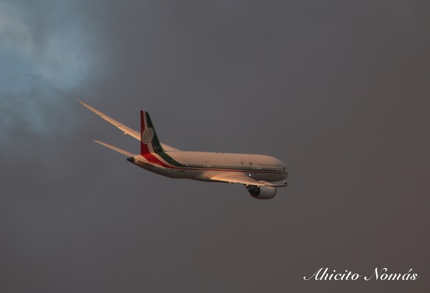 B787 XC-MEX anaranjado