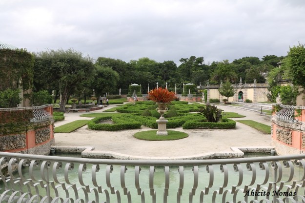 Vista del jardin desde el edificio