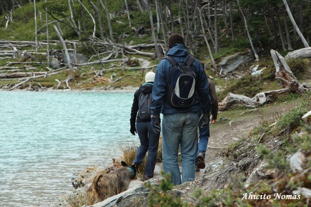 Comenzamos a bordear la laguna