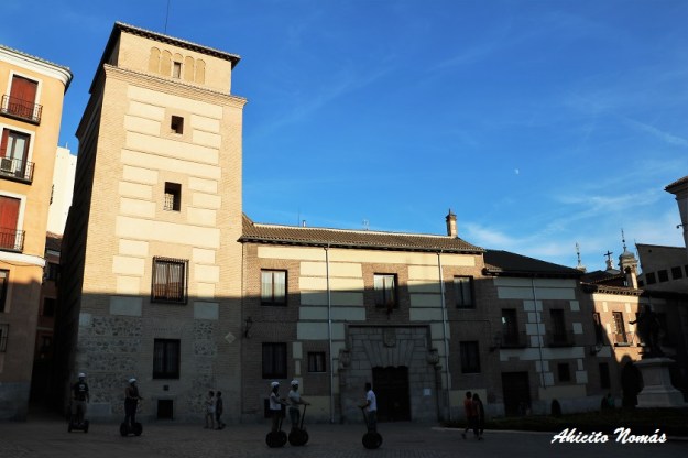 calle-del-codo-en-plaza-de-la-villa